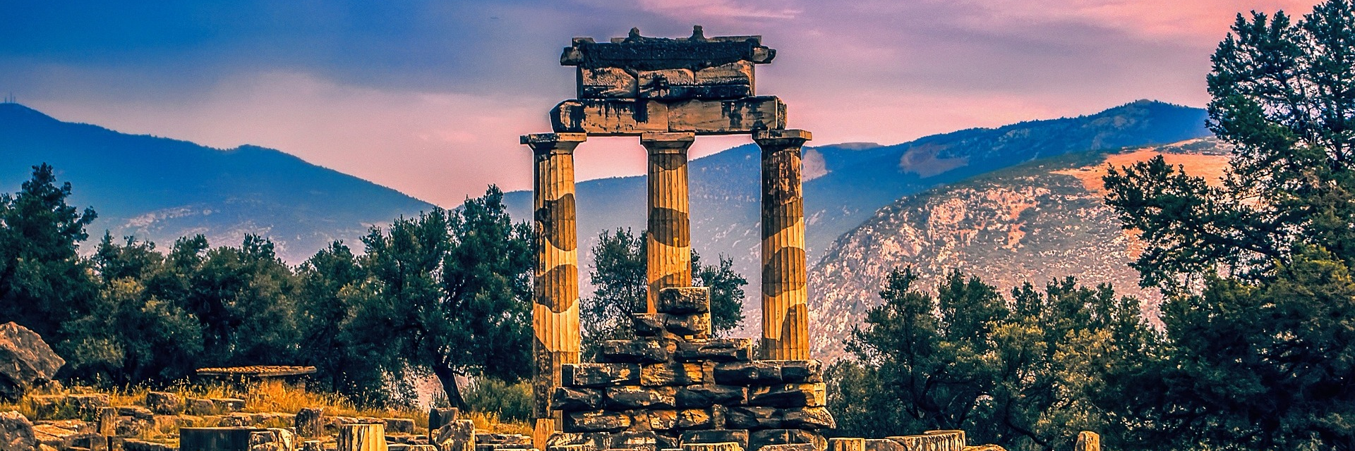 Le tre colonne di delphi